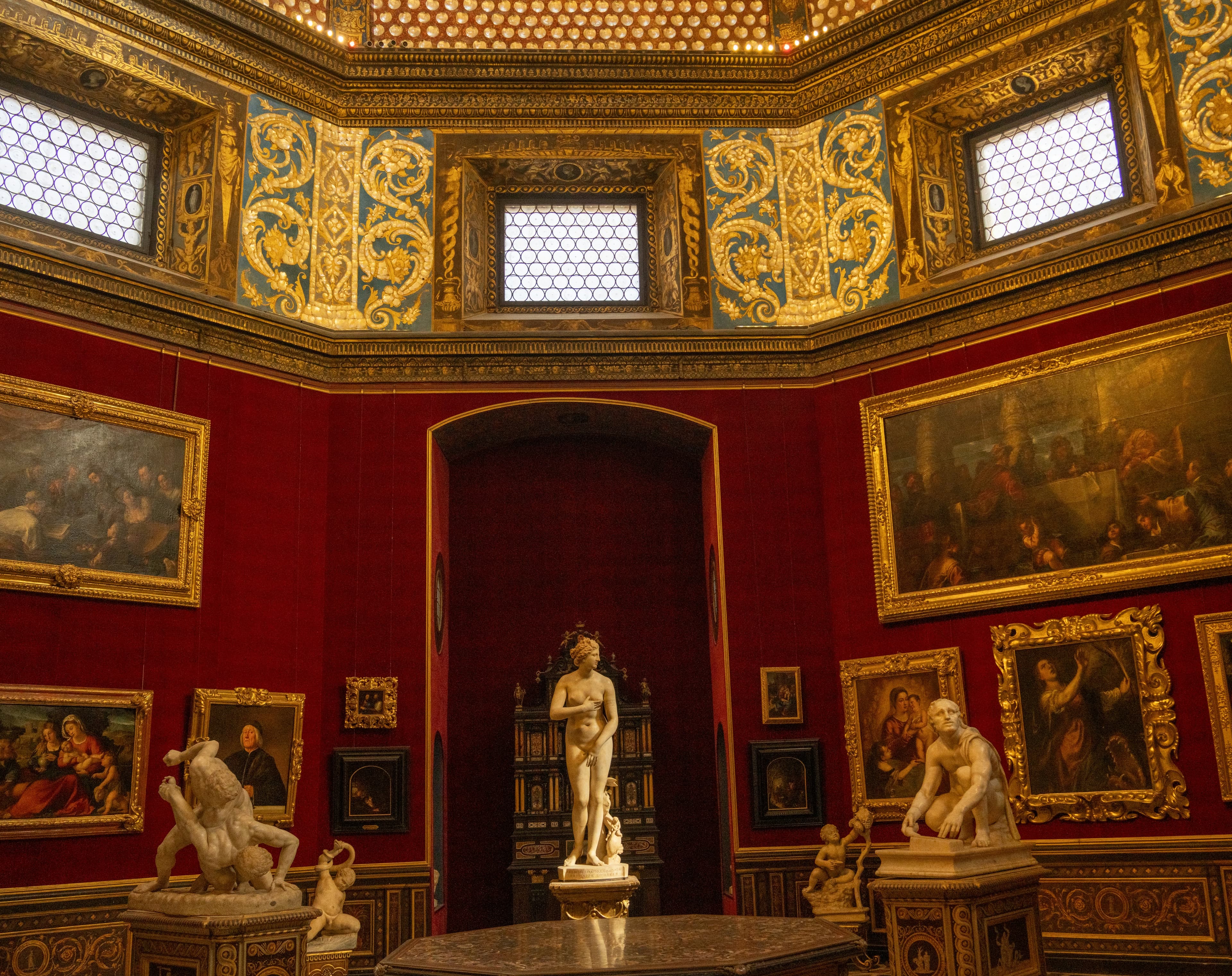 Enter the Uffizi with five works in mind