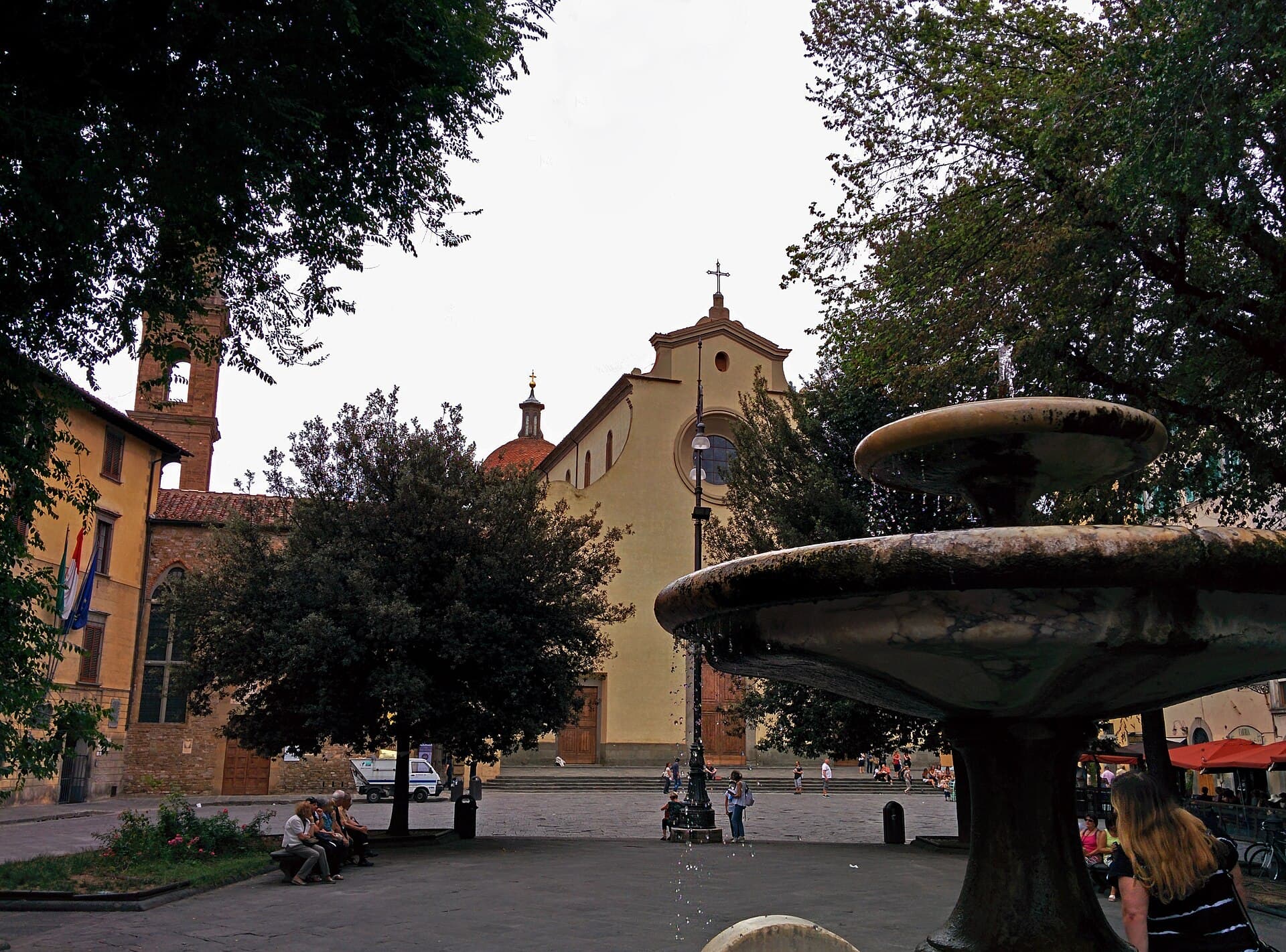Cross the Arno and find workshops still at work